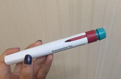 我们同期所有的“准妈妈”们被分成了若干小组，每个小组都有主管医生和护士进行针对性的备孕指导和用药促排卵。记得当时我是我们组里的“老大难”，有早衰的迹象，卵泡数量少、长不匀，为此我的医生还专门会诊，针对情况调整了用药方案。