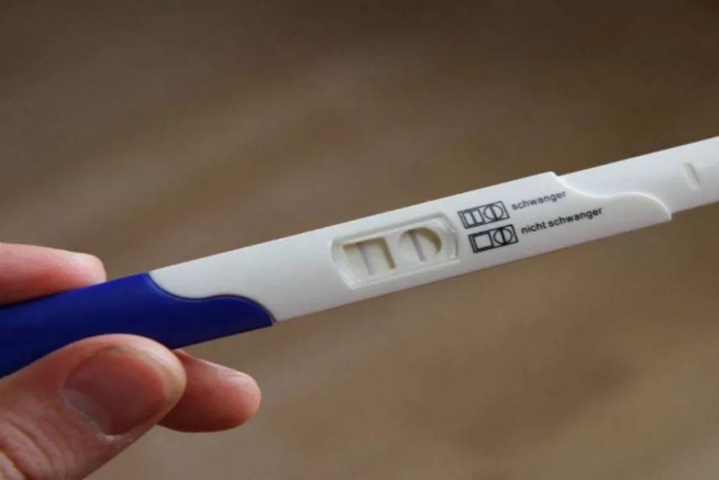 然后就是，开奖。我真的不报任何希望，该吃吃、该喝喝。开奖的当天，早早的到医院抽了血，结果显示血值超级好！我们一家人兴奋又激动，老公马上买了花送给主任和护士，感觉很突然，又很开心。